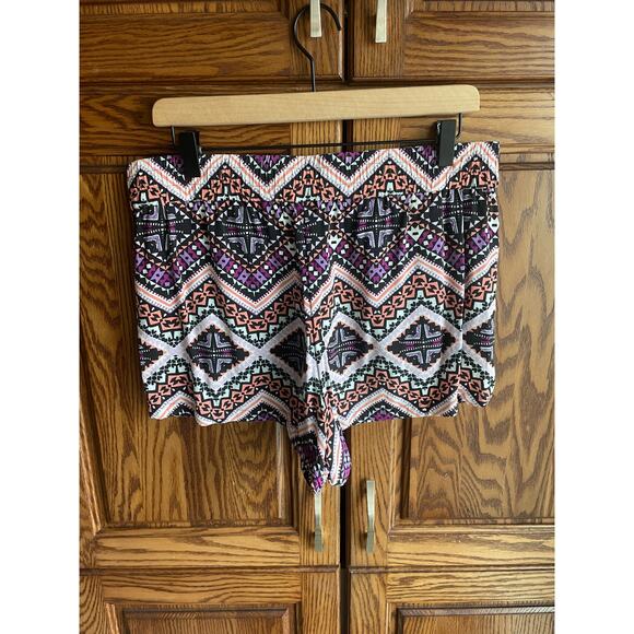 Express Multicolor Tribal Print Shorts - Women's Small - Picture 5 of 6